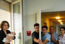 Aún tenía el dolor del parto y el pulso débil cuando mi madre y mi hermana irrumpieron en mi habitación. “Dame tu tarjeta”, exigió ella, hablando de una fiesta de 80.000 como si yo no acabara de dar a luz.