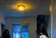 Fui a visitar la casa de mi hijo pensando en una tarde tranquila… hasta que vi a mi nieta de 7 años encadenada, temblando como una hoja. Tenía las muñecas marcadas y los ojos inundados.