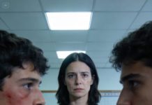 Mi exmarido se plantó frente a todos y me destrozó con palabras: “Inestable. Mentirosa. No estás ni capacitada para enseñar”.