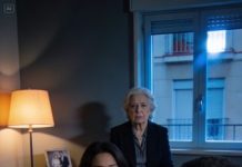 Nunca pensé que mi peor puñalada llegaría con la voz de mi hijo, y aún menos después de 55 años: “Encuentra tu propio lugar, mi suegra vivirá aquí”. En un segundo, todo lo que construí se volvió humo y yo, un estorbo. Sentí el silencio caer como una sentencia, y el corazón latirme en la garganta. No lloré frente a él; sonreí por fuera y me quebré por dentro. Esa misma semana vendí la casa donde él vivía, sin aviso ni marcha atrás. Y cuando entendió lo que había hecho, yo ya volaba hacia mi mansión de 100 millones en Marruecos.