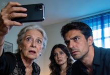 Iba caminando frente a la casa de mi hija y, sin pensarlo demasiado, decidí entrar. En el camino vi el coche de mi hijo en la entrada y se me heló la sangre: ¿qué hace él aquí? No tenía sentido. Me acerqué despacio, casi sin respirar, hasta la ventana. La cortina apenas dejaba ver el interior, pero el sonido sí se colaba nítido. Entonces lo oí… y mi estómago se cerró. Eran palabras, un tono, algo que no encajaba. No podía creer lo que estaba escuchando.