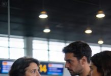 Mi hijo dijo: “Este viaje… es para la familia. Vete a casa y riega las plantas.” Me lo tragé en silencio, pero algo se me rompió por dentro. Pasaron horas y, de pronto, escucharon mi nombre por los altavoces del avión. Me buscaban. Me necesitaban para arreglar lo que se había torcido. Llamaron, insistieron, rogaron. Yo miré el pasillo, el teléfono vibrando como un corazón atrapado. Pero ya era tarde: el avión comenzaba a moverse. Y yo ya estaba despegando.