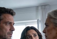 Mi esposo llevaba días actuando de una manera extraña, como si escondiera algo demasiado grande para seguir fingiendo, y todo cambió en el instante en que encontré una fotografía oculta en el bolsillo de su abrigo: esa imagen me condujo hasta un apartamento secreto y, al abrir aquella puerta, me enfrentó con ella… la última persona que habría imaginado encontrar al otro lado.