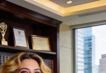 Después del funeral de mis padres, la empresa de zapatos —150 millones— se sentía como un mausoleo con luces. Entré a la oficina del CEO y allí estaba mi esposo, instalado en la silla como un rey.