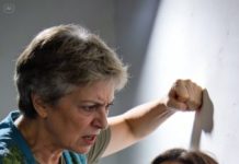 Les doy 4.000 dólares al mes a mis padres y aun así siempre eligen a mi hermano menor. Tres días antes de mi boda, me exigieron cancelarla “porque su cumpleaños es más importante”.