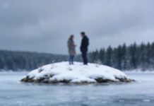 En el picnic familiar, todo era risas… hasta que sentí dos manos en mi espalda. Mis propios padres me empujaron y caí al río. El agua helada me cortó el aire.