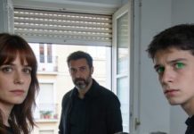 “Mi jefe es el CEO de TechCorp”, dijo mi hermano en Acción de Gracias. “Viene. No digas nada estúpido”. Yo sonreí y seguí sirviendo la cena, como si no me acabara de poner una diana en la frente