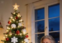 En la fiesta de Navidad, mis padres repartieron regalos lujosos con sonrisas perfectas… a todos menos a mi hijo. Él abrió su caja con manos temblorosas, esperando algo especial, y encontró solo vacío.