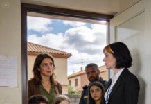 Pensé que la traición de mi esposo terminaba en su amante… hasta que descubrí algo mucho peor. Ella y su hijastra llevaban meses usando a mis hijos como mano de obra gratis para “sus negocios”, mientras yo creía que solo estaban “ayudando”.