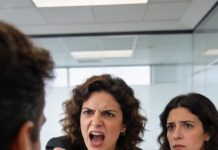 Cuando mi esposa me pidió el divorcio, ni siquiera intentó fingir culpa. Se fue de viaje con su amante, convencida de que pronto recibiría una parte del fondo millonario de mis padres.