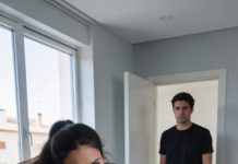 Nunca voy a olvidar ese momento. Mi suegra acababa de ayudarme a dormir a mi bebé de seis meses, y durante unos minutos pensé que por fin podía respirar tranquila. Pero cuando fui a revisarlo, lo vi con espuma en la boca y sentí que el mundo entero se detenía.