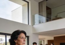 Regresé de mi viaje esperando descansar en mi propia casa, pero encontré mis maletas, mi ropa y toda mi vida tiradas en la acera. Encima de una caja había una nota escrita por mi propio hijo: “Lo siento, mamá. No hay lugar para ti.”