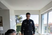 Nunca imaginé que la peor amenaza para mi familia vendría de alguien que sonreía en nuestras fotos. Mi suegra no solo nos odiaba en silencio: pagó a personas para seguirnos, vigilarnos y hasta atacarnos cuando estábamos más vulnerables.