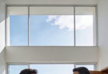 Mi jefe, mucho más joven que yo, jamás perdió una oportunidad para humillarme. Delante de todos me llamaba “poco educado”, como si los años de experiencia no valieran nada frente a un título colgado en la pared.