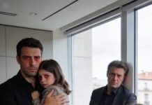 Nunca imaginé que encontraría a mi nieto viviendo bajo un puente, abrazando a su bebé dentro de una tienda rota, como si el mundo entero los hubiera olvidado. Cuando me vio, se quedó inmóvil, pálido, como si estuviera mirando a un fantasma.