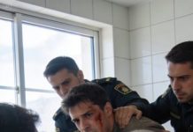 Cuando mi hijo me abandonó en medio del bosque más denso y húmedo que yo había visto en años, todavía creía que todo formaba parte de una de sus humillaciones habituales, de esas bromas crueles con las que llevaba meses castigándome.