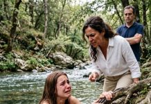 Mis padres me empujaron al río durante un picnic. Me hice la muerta en el agua helada y escuché una conversación escalofriante. Lo que pasó después fue inimaginable.