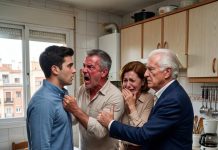 Mi familia me echó a la calle en mi cumpleaños por no tener dinero, pero mi abuelo rico llegó con un secreto que los destruyó a todos.