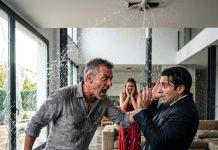 Un anciano me entregó una nota secreta durante la cena familiar. Al leerla, supe que el esposo de mi hija nos había tendido una trampa mortal esa misma noche.