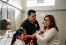 Lo que empezó como una tarde normal de compras en Target se convirtió en mi peor pesadilla cuando mi hija de ocho años me arrastró al baño para escondernos de un hombre armado.