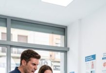 Mi esposo bromeó con pedir una prueba de ADN al ver a nuestro recién nacido, pero cuando llegaron los resultados, el doctor llamó aterrado a seguridad. La muestra de mi esposo reveló un peligroso secreto de su pasado que cambió nuestras vidas para siempre.