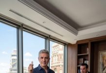 Mi hijo sonrió al pensar que heredaría 160 millones de dólares y que a mí solo me tocarían 15. Sin embargo, cuando el abogado leyó la siguiente página del testamento, su rostro se puso pálido al descubrir la verdad.