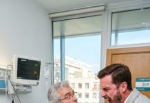 Después de despedirme de mi esposa moribunda, salí del hospital llorando… pero al escuchar a dos enfermeras susurrar un secreto impactante, me congelé de la impresión.