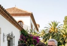 El martes enterré a mi padre. El jueves, mi madrastra me despidió con un documento falso, pero no contaba con que el abogado de la familia descubriría un fraude federal que cambiaría todo.