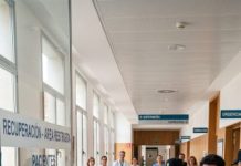 Mientras me recuperaba en el hospital, mi hermana intentó reclamar toda mi herencia. Ella pensó que tenía el control, pero yo ya había transferido cada centavo en secreto.