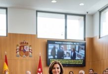 Mi marido pidió el divorcio entre risas: “Te has hecho vieja, quiero a una más joven”. En el juzgado, cuando el juez preguntó si aceptaba repartir los bienes, sonreí: “Claro, pero primero vea este vídeo”. Su cara se volvió blanca.