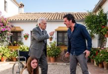 “¡Tú no eres mi verdadera hija!”, me gritó mi padre antes de echarme frente a toda la familia. Todos se burlaron, hasta que mi abuelo se levantó y le dijo: “No debiste decir eso”. Lo que pasó después dejó a mi padre de rodillas.