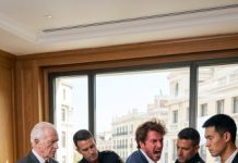 En la lectura del testamento, mi cuñado se burló del anciano que me acompañaba. Al descubrir quién era realmente, su rostro se puso pálido. Resultó ser el juez retirado que…