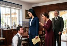 Mi familia le dio mi lugar en la mesa a la esposa de mi hermano y me dijeron: “Tú no perteneces aquí”. Me fui en silencio, hasta que mi abuelo los detuvo a todos con una sola frase: “En realidad, ella es la dueña de esta casa”.